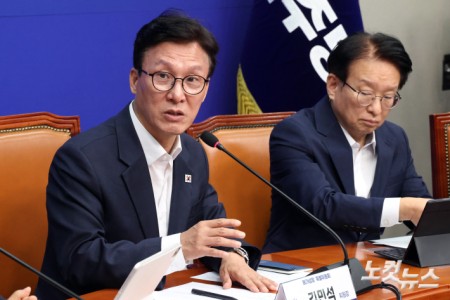 발언하는 김민석 대표