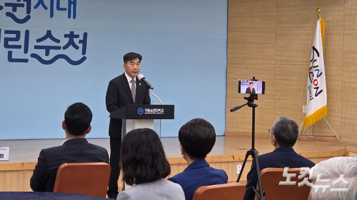 이병운 순천대 총장이 31일 순천시청에서 국립의대 신설 후보대학 선정과 관련한 입장문을 발표하고 있다. 박사라 기자