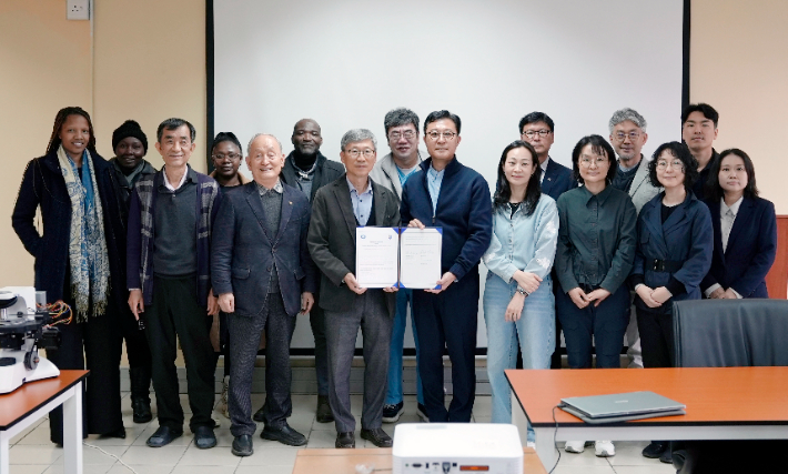 고신대 의과대학이 에스와티니 기독의과대학과 '학술 및 문화 교류 발전'을 목적으로 한 MOU를 맺었다. 고신대복음병원 제공