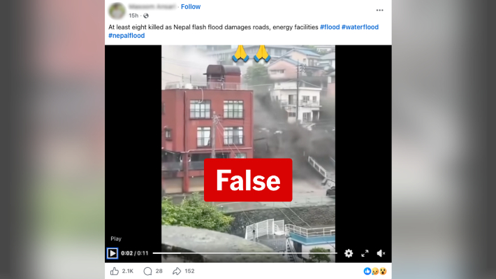 지난 2021년 7월 일본 시즈오카현 아타미시 산사태 현장을 네팔 홍수라고 올린 SNS 콘텐츠에 가짜 딱지를 붙인 모습. AAP 홈페이지 캡처