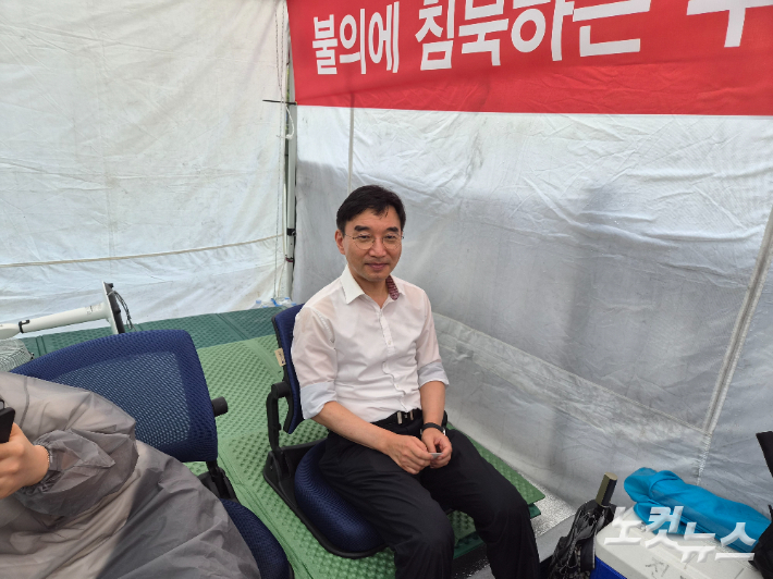 이호준 전주대학교 비상대책위원장이 31일 오전 차종순 이사장의 퇴진을 촉구하며 단식 투쟁에 돌입했다. 김대한 기자