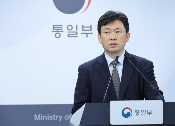정례브리핑하는 윤민호 통일부 대변인. 연합뉴스