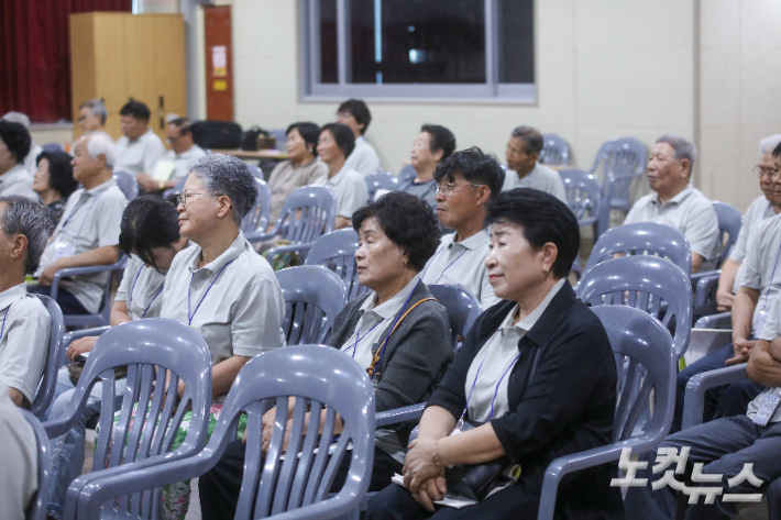 강의를 듣는 김제장로회 장로부부. 최화랑 기자