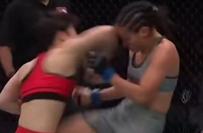 박보현(사진 왼쪽)의 강력한 엘보가 상대의 이마에 적중하고 있다. UFC SNS 영상 캡처