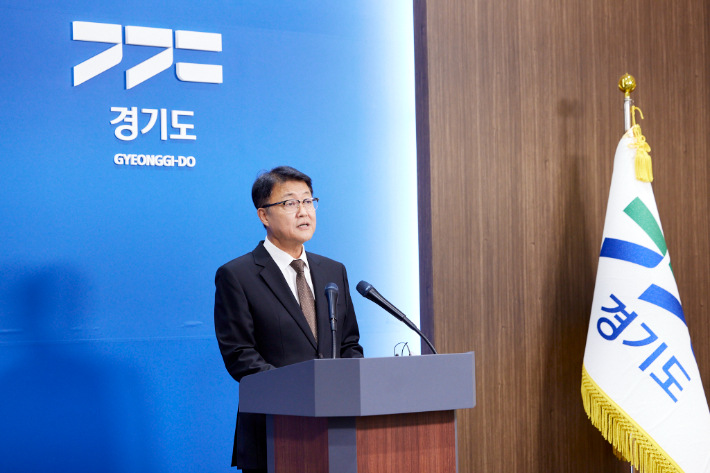 주형쳘 경기도 경제부지사가 31일 경기도청 브리핑룸에서 '「재정위기 극복 전략 TF' 활동 보고 브리핑을 하고 있다. 경기도 제공