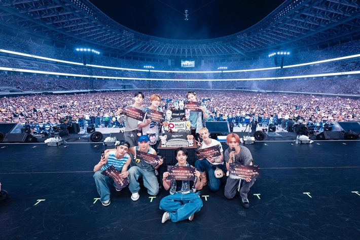 그룹 스트레이 키즈가 일본 도쿄 국립경기장에 입성해 이틀 동안 14만 관객을 동원했다. JYP엔터테인먼트, seitaro tanaka photo office Co., Ltd. 제공