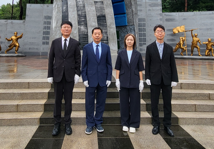 권성규(왼쪽 두 번째) 김포교육지원청 교육장. 김포교육지원청 제공