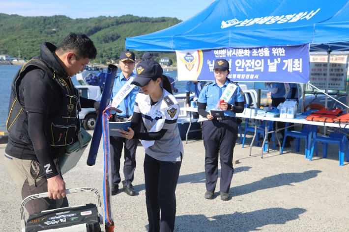 낚시어선 안전문화 확산 홍보. 해경청 제공