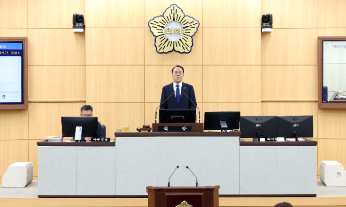 여수시의회 주재현 의장은 정례회에서 발언하고 있다. 여수시의회 제공