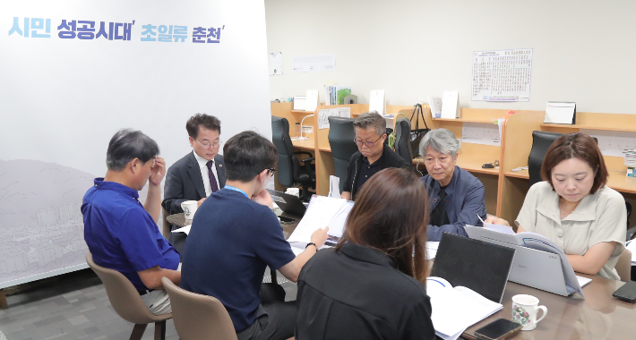 육동한 춘천시장은 1일 기자회견을 열고 "지난해 제24회 유니마총회를 성공적으로 개최하며 아시아 인형극 허브로서의 춘천이 입지를 한층 강화했다"며 "올해도 국제적인 문화행사로서 춘천의 위상을 확인하는 자리가 될 것이다"고 했다. 춘천시 제공