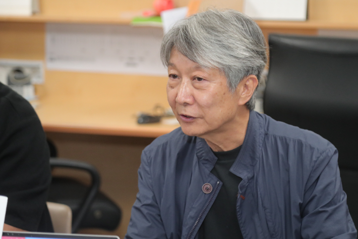 1일 춘천시청에서 최준호 (재)춘천인형극제 예술감독이 '제38회 춘천인형극제'에 대해 설명하고 있다. 춘천시 제공