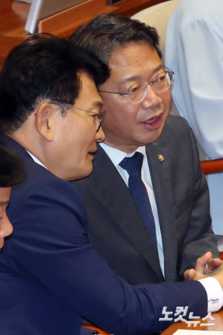 대화하는 김승원-송영길