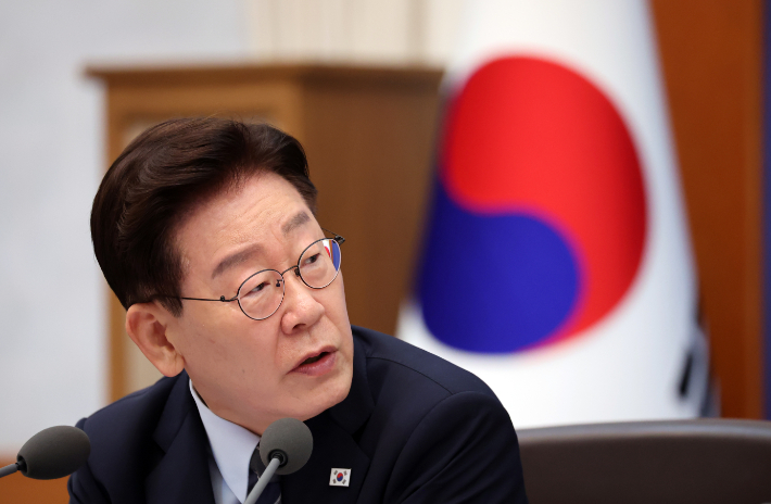 이재명 대통령이 1일 청와대에서 열린 국무회의에서 발언하고 있다. 연합뉴스