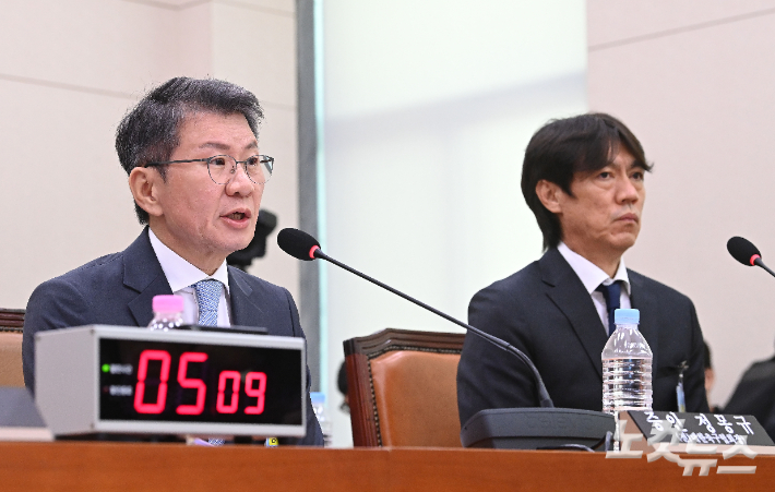 정몽규 전 대한축구협회장이 대한축구협회 현안 관련 청문회에서 의원 질의에 답변하고 있다. 황진환 기자