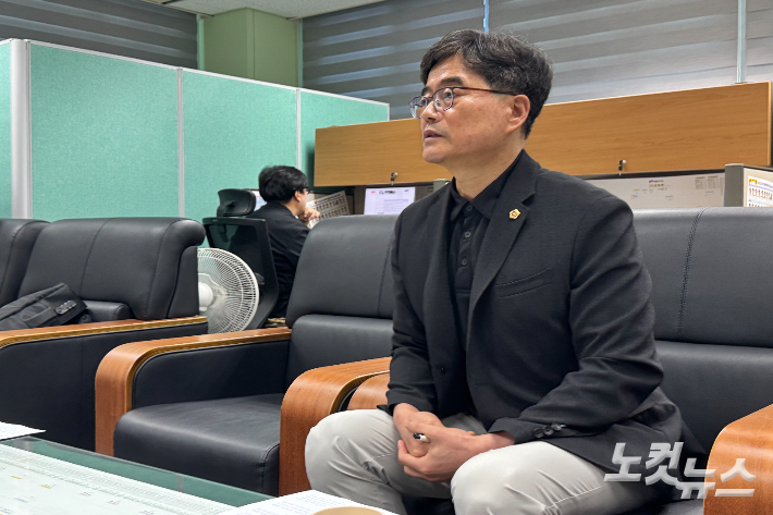 노경만 전북도의원이 2일 전북도의회에서 기자간담회를 하고 있다. 최명국 기자