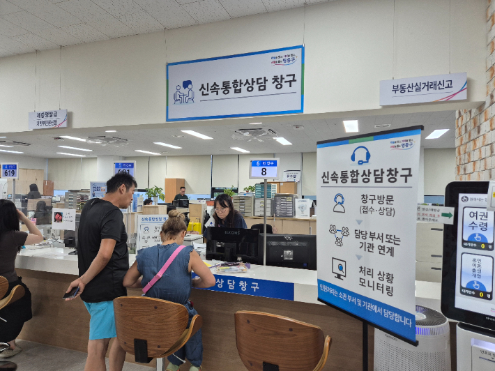 인천 영종구형 원스톱 민원 행정 실현을 위한 신속민원상담창구 개설. 영종구 제공