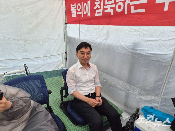 이사장 퇴진을 요구하며 단식 투쟁에 나선 이호준 전주대 비상대책위원장. 김대한 기자