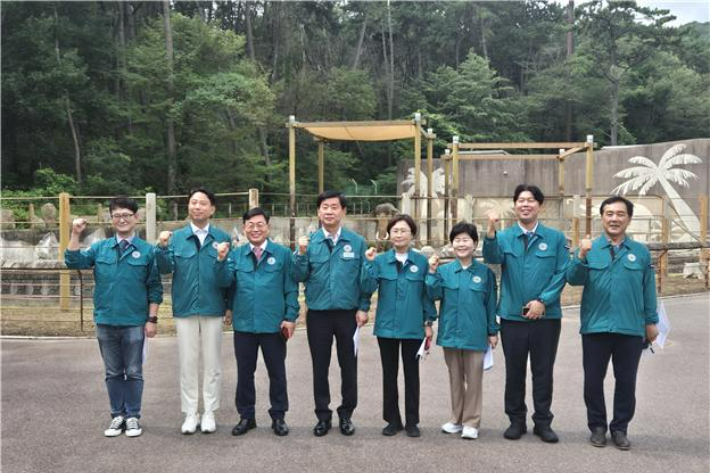 부산시의회 해양도시안전위원회는 2일 공립동물원과 자갈치시장 등을 방문해 현안을 점검했다. 부산시의회 제공