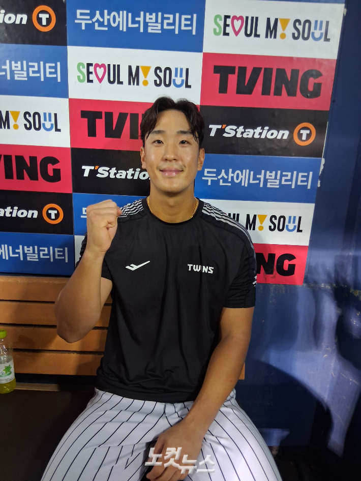 LG 송찬의가 1일 두산과 원정에서 역전 결승 3점 홈런을 날린 뒤 인터뷰에서 남은 경기 선전을 다짐하고 있다. 노컷뉴스 
