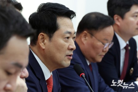최고위원회의 발언하는 장동혁 대표