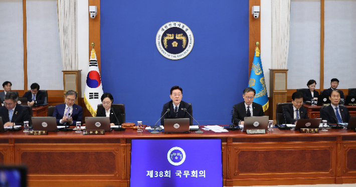 이재명 대통령이 1일 청와대에서 열린 국무회의에서 발언하고 있다. 연합뉴스
