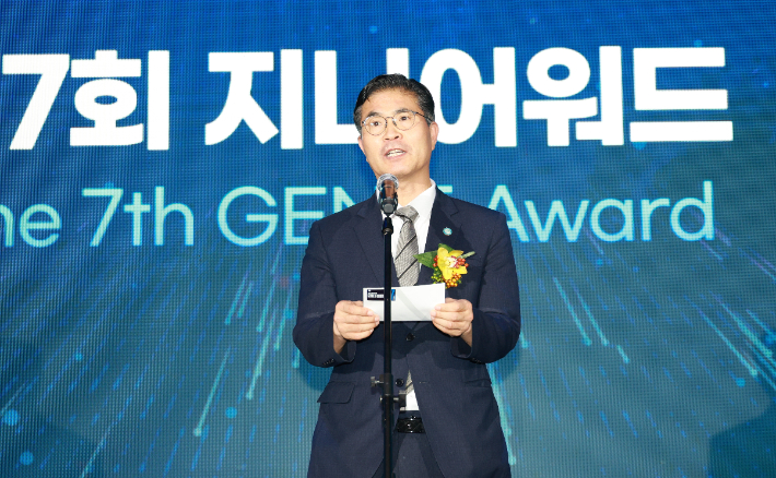 이원택 전북도지사가 3일 7회 지니포럼에서 인사말을 하고 있다. 전북도 제공