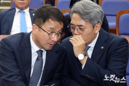 대화하는 한병도-김기표