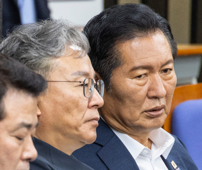 더불어민주당 정청래 전 대표(오른쪽). 연합뉴스