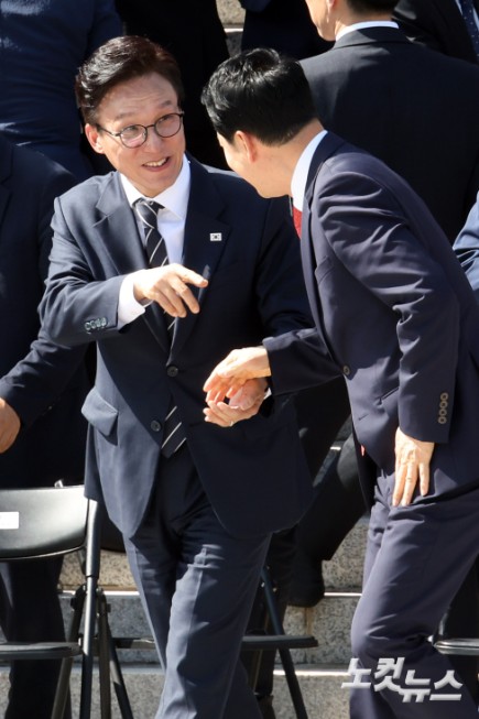 인사하는 김민석-장동혁