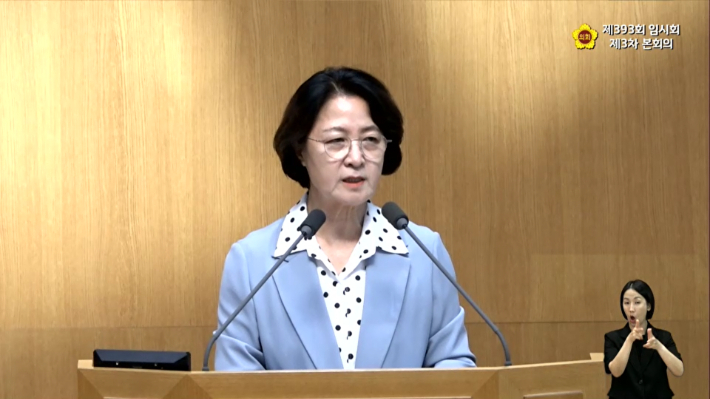 추미애 경기지사가 3일 경기도의회 본회의장에서 열린 제393회 임시회 본회의에서 대집행부 질문에 대해 일괄답변하는 모습 생중계 화면 캡처