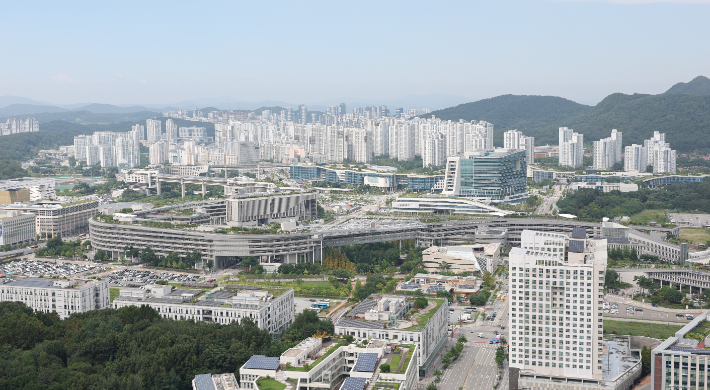 3일 정부가 발표한 2차 공공기관 지방 이전 계획에 따르면 내년 상반기부터 법무부와 성평등부 등 중앙부처와 수도권 공공기관들이 세종특별자치시로 옮겨간다. 연합뉴스