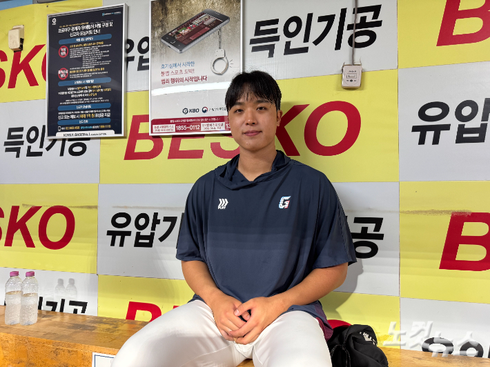 취재진과 인터뷰하는 박정민. 김조휘 기자