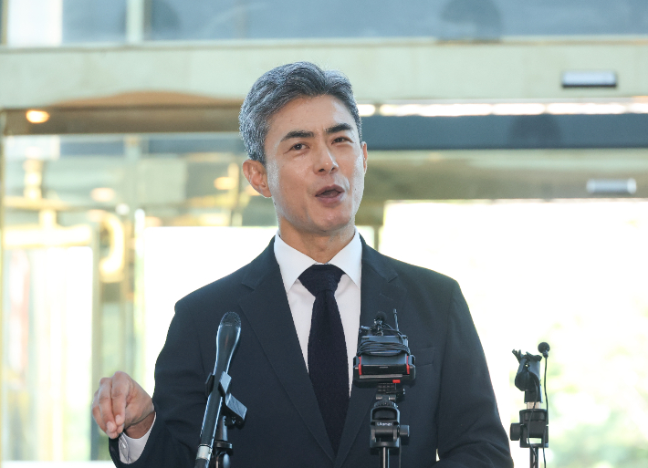 질문에 답변하는 강신철 국방장관 후보자. 연합뉴스