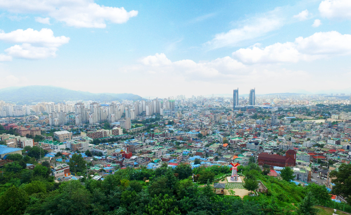 대전 동구 대동하늘공원에서 바라본 대전 시내 전경. 대전 동구 제공