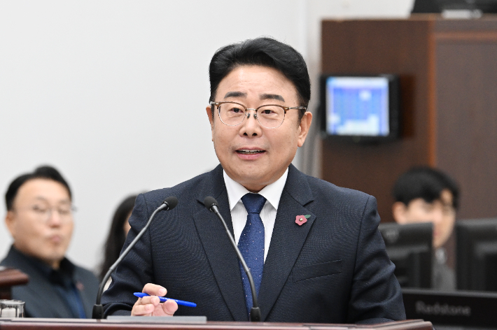 민주당 강명균 도의원. 제주도의회 제공