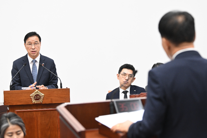 위성곤 지사가 답변하고 있다. 제주도의회 제공