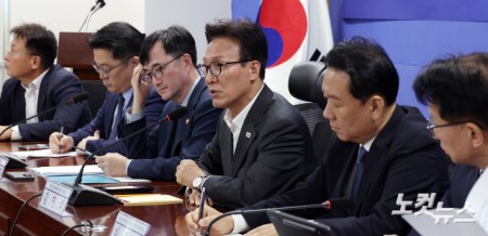 메가성장특위 당정, 발언하는 김민석 대표