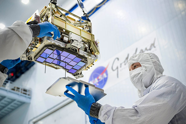 지난 2021년 NASA 고다드 스페이스센터에서 낸시 그레이스 로만 우주망원경의 광시야기기(Wide Field Instrument, WFI)가 조립되는 모습. NASA/크리스 건(Chris Gunn)