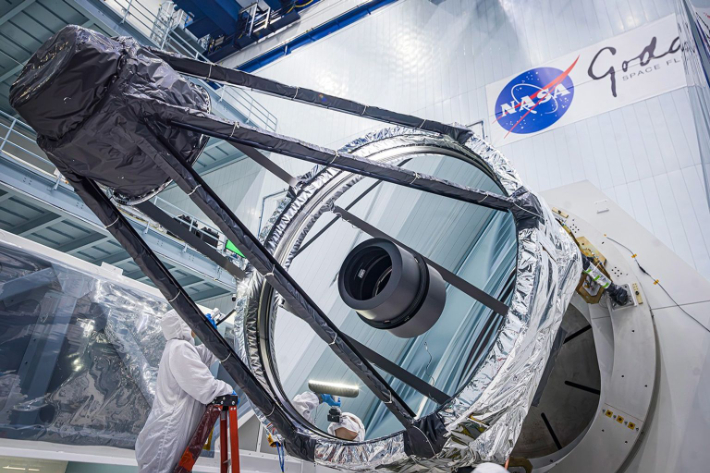 낸시 그레이스 로먼 우주망원경의 주경. NASA/크리스 건(Chris Gunn)