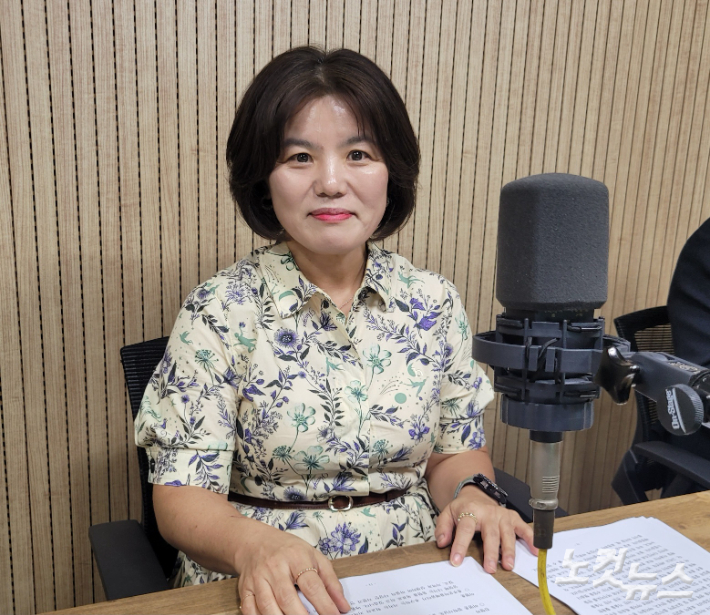 장윤희 교감. 이은영 PD