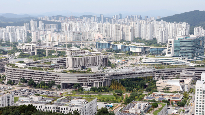3일 정부가 발표한 2차 공공기관 지방 이전 계획에 따르면 내년 상반기부터 법무부와 성평등부 등 중앙부처와 수도권 공공기관들이 세종특별자치시로 옮겨간다. 연합뉴스