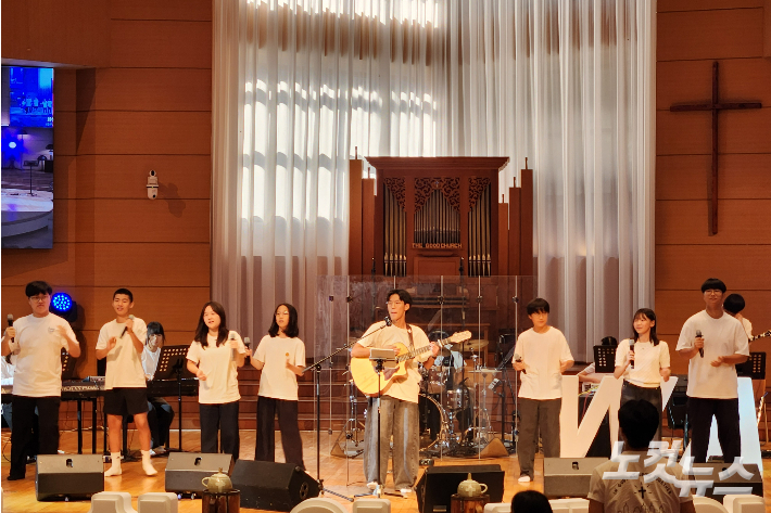 청소년 찬양팀 연주 모습. 