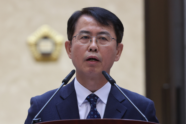 이흥구 대법관이 7일 서울 서초구 대법원에서 열린 퇴임 행사에서 퇴임사를 하고 있다. 연합뉴스