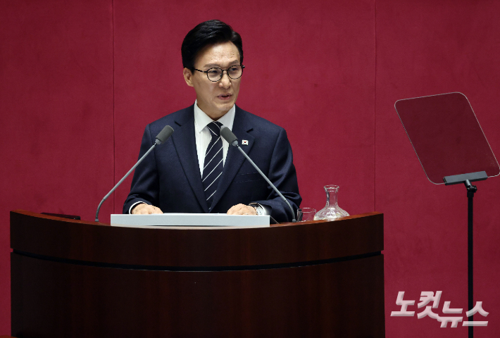 더불어민주당 김민석 대표가 7일 국회 본회의에서 교섭단체 대표연설을 하고 있다. 황진환 기자