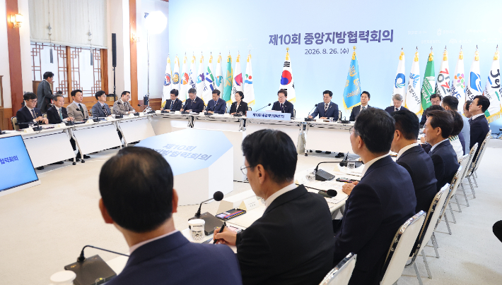 이재명 대통령이 지난달 26일 청와대에서 열린 제10회 중앙지방협력회의에서 발언하고 있다. 연합뉴스