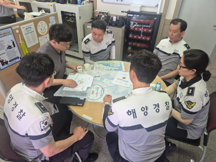 시정도표 설명 및 현장 의견 청취. 동해해경청 제공