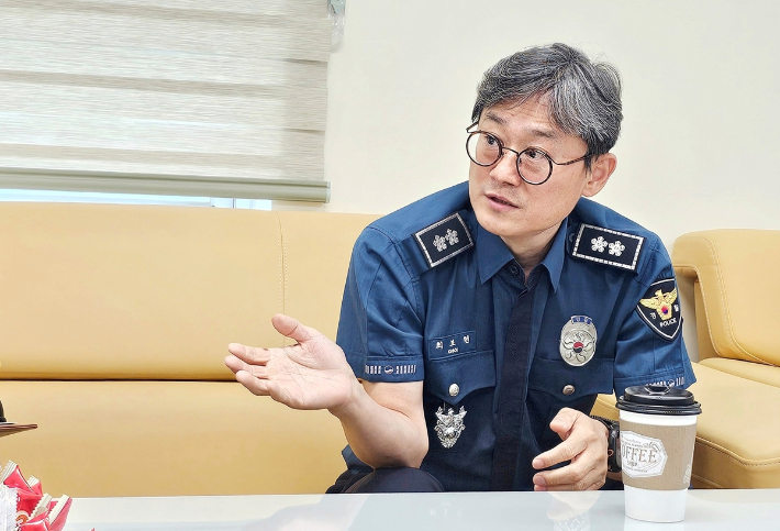 최보현 신임 울산경찰청장이 9월 7일 울산경찰청 기자실에서 출입기자들과 간담회를 하고 있다. 연합뉴스 제공