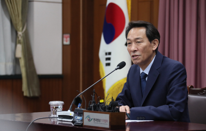 7일 기자간담회를 열어 현안 질의응답을 진행한 우상호 강원도지사. 강원도 제공 