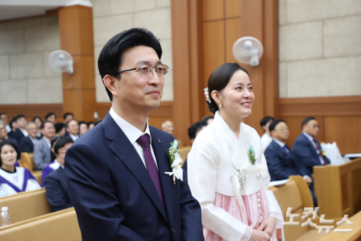 포항소망교회 이성희 위임목사와 임수정 사모. 김일현 기자