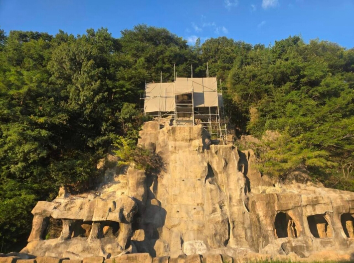 순천 조고동 사자상 인공폭포 철거 작업. 순천시 제공 